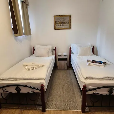 Apartment Downtown With Parking Space Keszthely